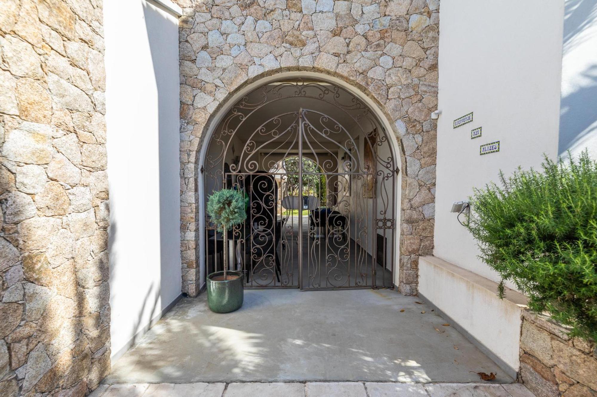 Les Alizes Residence & Spa LʼÎle-Rousse エクステリア 写真